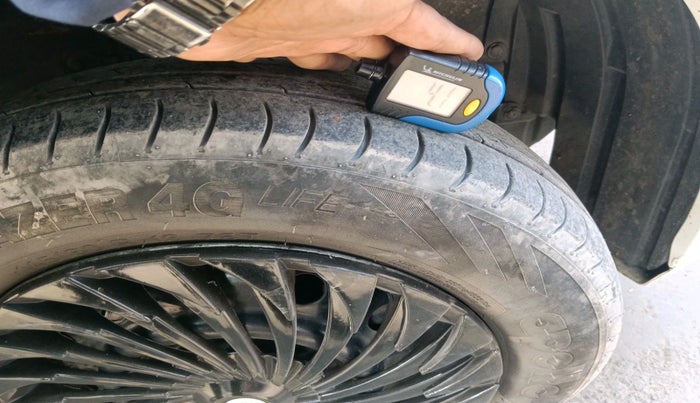 2015 Maruti Wagon R 1.0 LXI CNG, CNG, Manual, 1,54,423 km, tyre