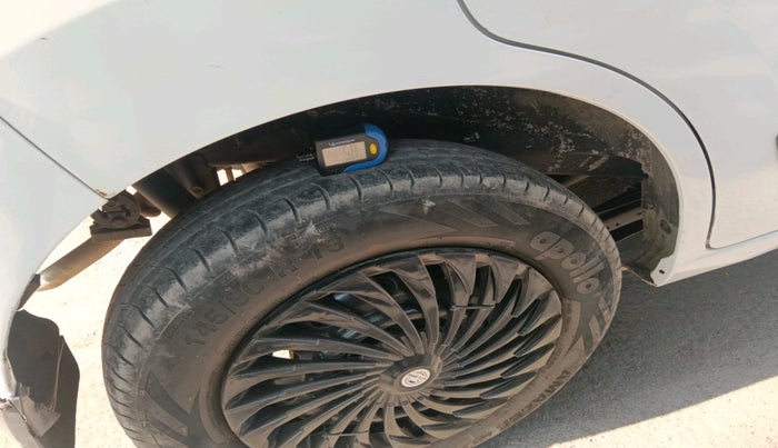 2015 Maruti Wagon R 1.0 LXI CNG, CNG, Manual, 1,54,423 km, tyre