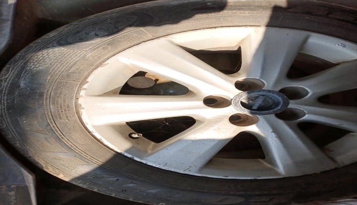 2011 Toyota Corolla Altis G PETROL, CNG, Manual, 1,12,962 km, tyre