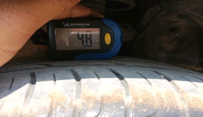 2011 Toyota Corolla Altis G PETROL, CNG, Manual, 1,12,962 km, tyre