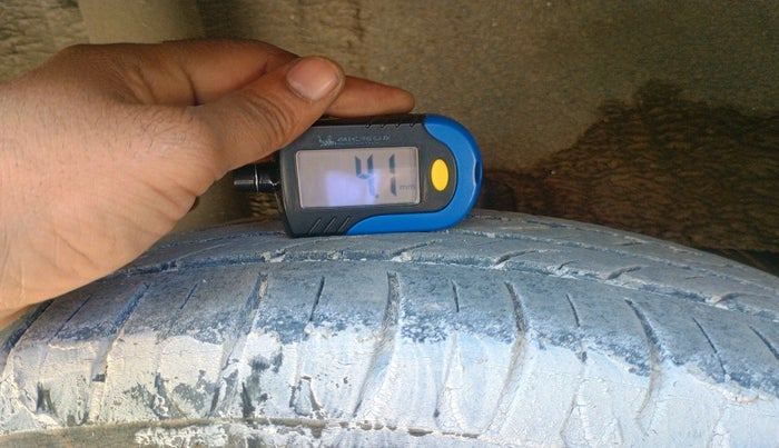 2016 Mahindra Kuv100 K2 D 6 STR, Diesel, Manual, 1,11,320 km, tyre