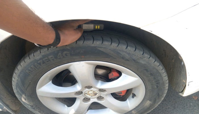 2013 Skoda Rapid ELEGANCE 1.6 TDI CR MT, Diesel, Manual, 1,24,387 km, tyre