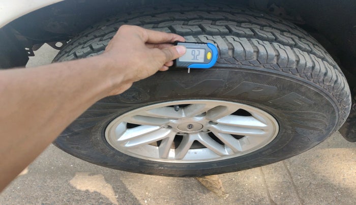 2011 Ford Endeavour 2.5L 4X2 MT, Diesel, Manual, 1,23,971 km, tyre