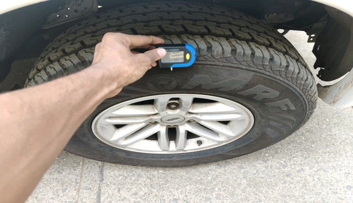 2011 Ford Endeavour 2.5L 4X2 MT, Diesel, Manual, 1,23,971 km, tyre