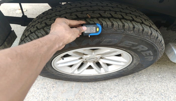 2011 Ford Endeavour 2.5L 4X2 MT, Diesel, Manual, 1,23,971 km, tyre