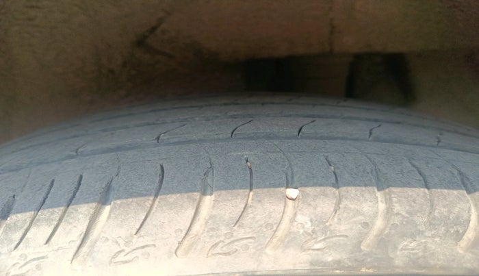 2022 Mahindra XUV700 AX 7 LUXURY D AT 7 STR, Diesel, Automatic, 39,226 km, tyre