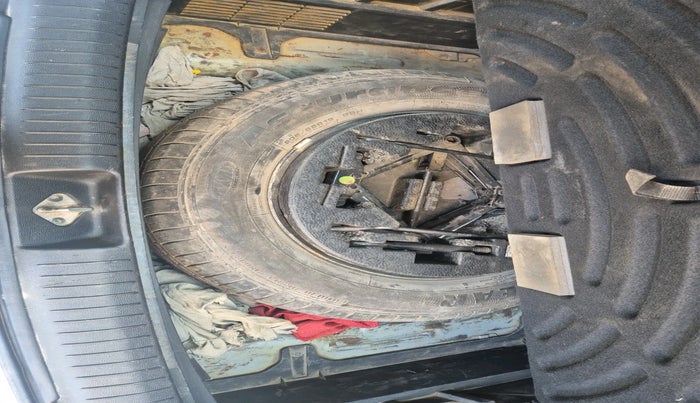 2016 Hyundai Creta SX 1.6 DIESEL, Diesel, Manual, 3,39,604 km, tyre