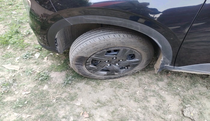 2024 Hyundai VENUE S 1.2, Petrol, Manual, 11,207 km, tyre