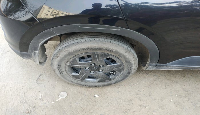 2024 Hyundai VENUE S 1.2, Petrol, Manual, 11,207 km, tyre