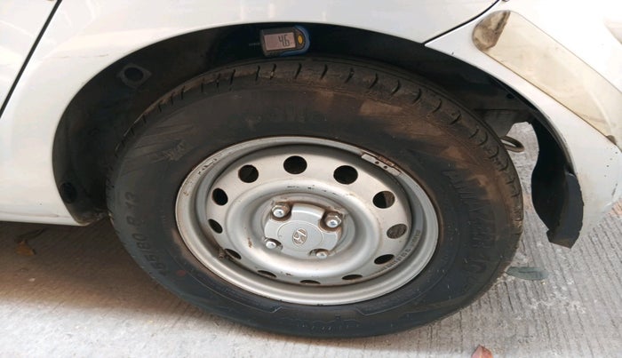 2013 Hyundai i10 MAGNA 1.1, Petrol, Manual, 1,06,056 km, tyre