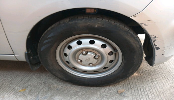 2013 Hyundai i10 MAGNA 1.1, Petrol, Manual, 1,06,056 km, tyre