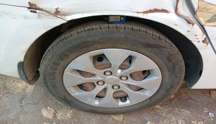 2015 Hyundai Xcent S 1.1 CRDI, Diesel, Manual, 2,34,281 km, tyre