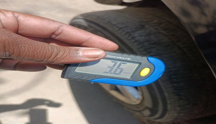 2014 Renault Duster 85 PS RXE DIESEL, Diesel, Manual, 1,63,838 km, tyre