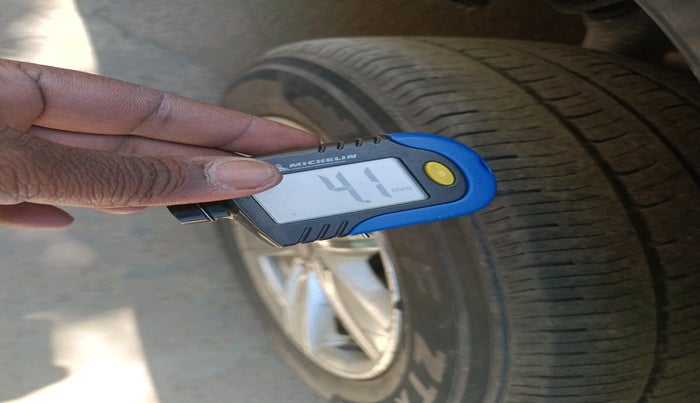 2014 Renault Duster 85 PS RXE DIESEL, Diesel, Manual, 1,63,838 km, tyre