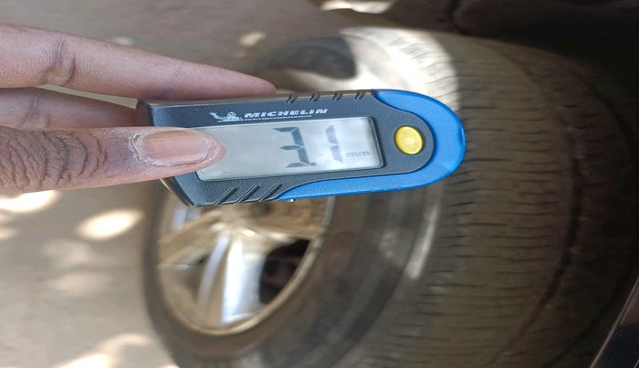 2014 Renault Duster 85 PS RXE DIESEL, Diesel, Manual, 1,63,838 km, tyre