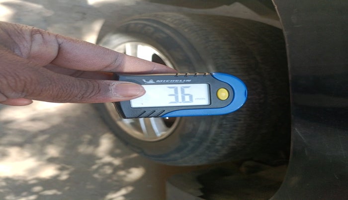 2014 Renault Duster 85 PS RXE DIESEL, Diesel, Manual, 1,63,838 km, tyre