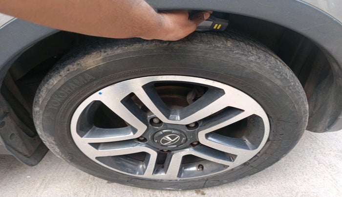 2018 Tata Hexa XT 4X2 7 STR, Diesel, Manual, 1,12,074 km, tyre