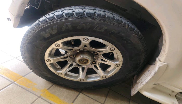 2011 Mahindra Scorpio SLE, Diesel, Manual, 1,73,592 km, tyre