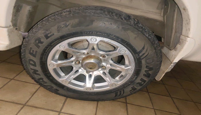 2011 Mahindra Scorpio SLE, Diesel, Manual, 1,73,592 km, tyre