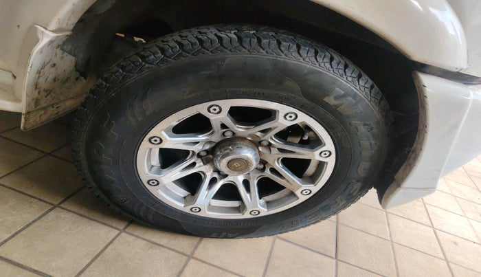 2011 Mahindra Scorpio SLE, Diesel, Manual, 1,73,592 km, tyre