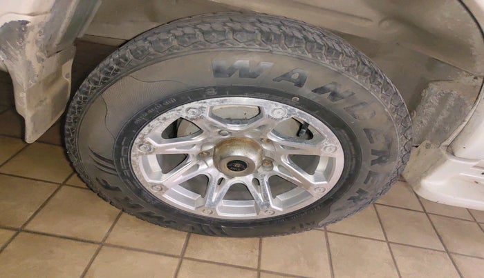 2011 Mahindra Scorpio SLE, Diesel, Manual, 1,73,592 km, tyre