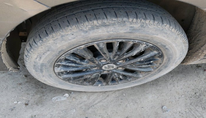 2018 Maruti Ertiga VXI SHVS, Petrol, Manual, 36,104 km, tyre