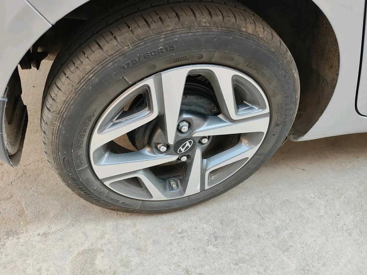 2024 Hyundai AURA SX 1.2 CNG, CNG, Manual, 48,538 km, tyre