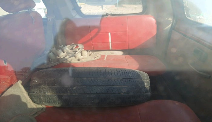 2012 Chevrolet Tavera NEO LS B3 10 STR BS III, Diesel, Manual, 3,08,296 km, tyre