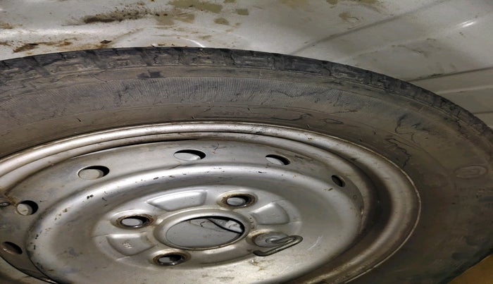 2015 Maruti Alto 800 LXI, Petrol, Manual, 42,695 km, tyre