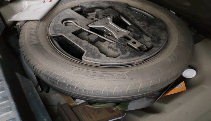 2016 Maruti Vitara Brezza ZDI, Diesel, Manual, 2,44,699 km, tyre