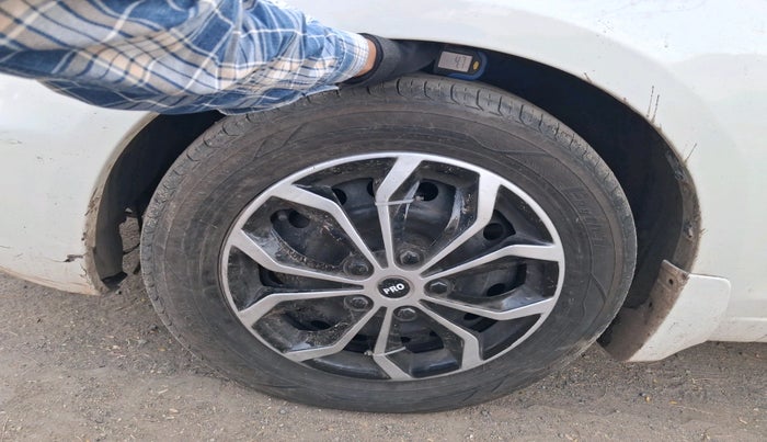 2015 Maruti Ciaz VDI +, Diesel, Manual, 1,21,981 km, tyre