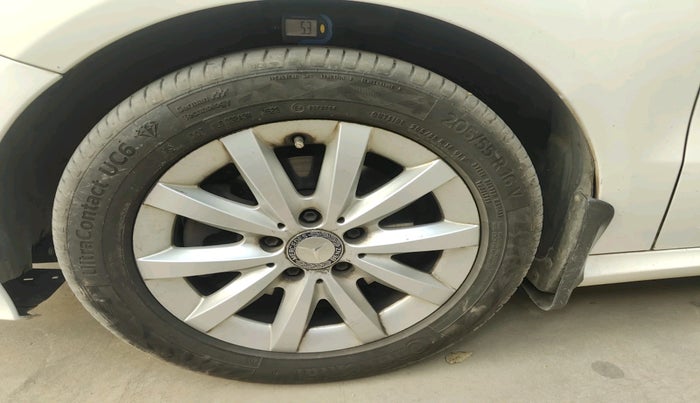 2013 Mercedes Benz B Class B180, Diesel, Automatic, 1,06,235 km, tyre