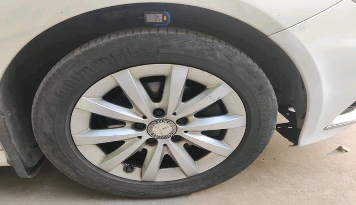 2013 Mercedes Benz B Class B180, Diesel, Automatic, 1,06,235 km, tyre