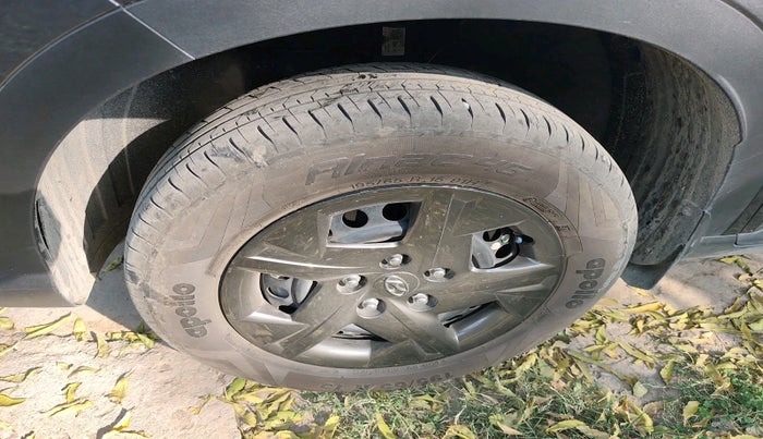 2025 Hyundai VENUE S (O) Plus 1.2 Petrol , Petrol, Manual, 4,561 km, tyre