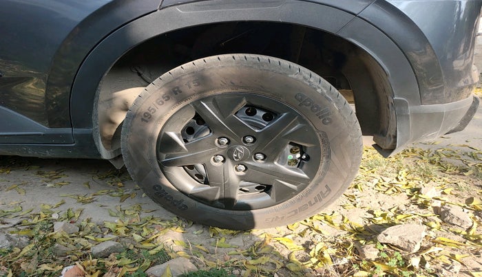 2025 Hyundai VENUE S (O) Plus 1.2 Petrol , Petrol, Manual, 4,561 km, tyre