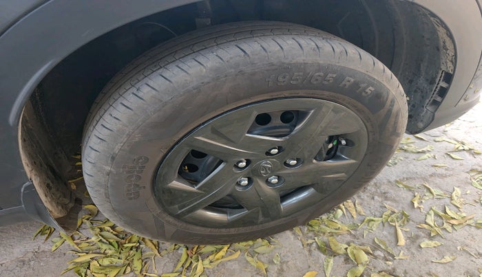 2025 Hyundai VENUE S (O) Plus 1.2 Petrol , Petrol, Manual, 4,561 km, tyre