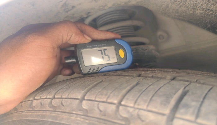 2014 Hyundai Grand i10 SPORTZ 1.2 KAPPA VTVT, CNG, Manual, 81,368 km, tyre