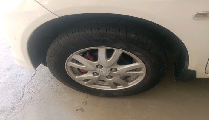 2013 Honda Brio VX AT, Petrol, Automatic, 49,868 km, tyre