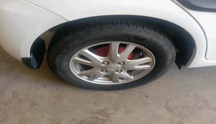 2013 Honda Brio VX AT, Petrol, Automatic, 49,868 km, tyre