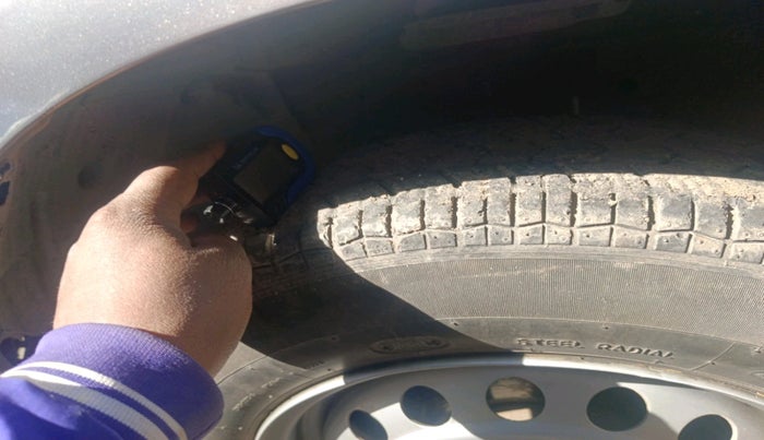 2015 Maruti Swift LXI (O), Petrol, Manual, 50,652 km, tyre