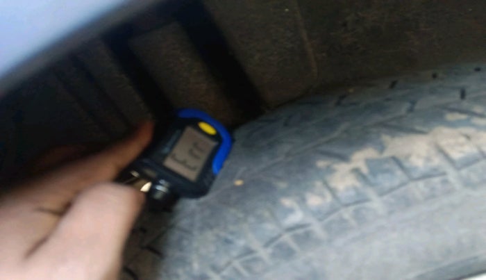 2015 Maruti Swift LXI (O), Petrol, Manual, 50,652 km, tyre