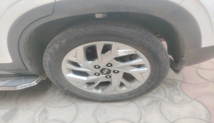 2022 Hyundai Creta SX EXECUTIVE 1.5 PETROL, Petrol, Manual, 40,182 km, tyre