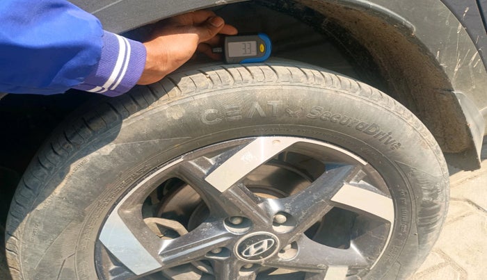 2021 Hyundai VENUE SX 1.0 (O) TURBO, Petrol, Manual, 53,292 km, tyre