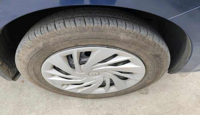 2021 Maruti Ertiga VXI CNG, CNG, Manual, 46,700 km, tyre