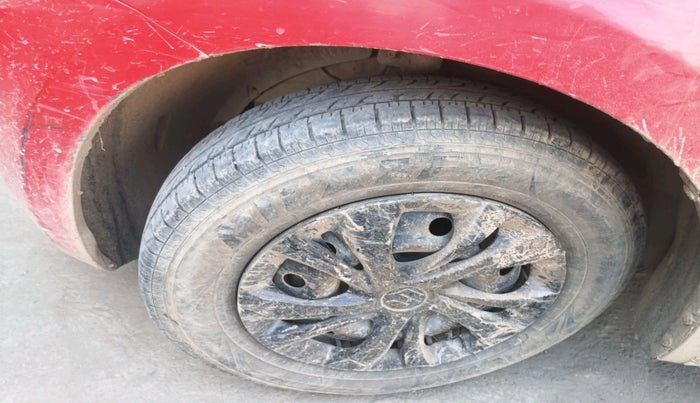 2018 Maruti Swift LXI, CNG, Manual, 1,25,083 km, tyre