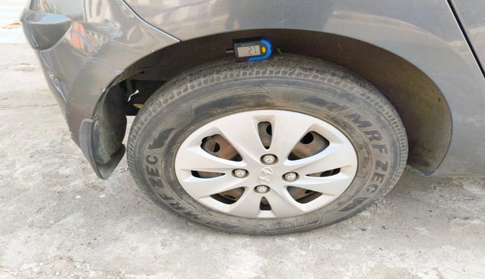 2012 Hyundai i10 SPORTZ 1.2, Petrol, Manual, 31,000 km, tyre