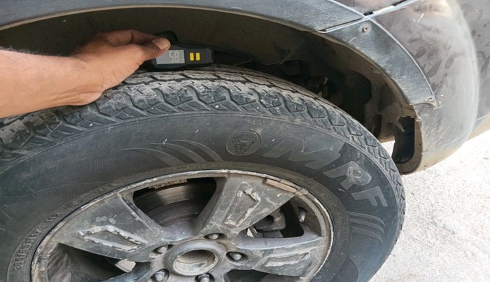 2014 Mahindra XUV500 W8, Diesel, Manual, 1,62,090 km, tyre