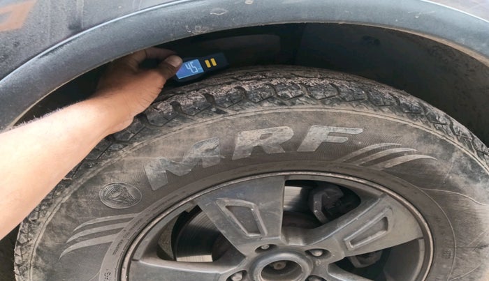 2014 Mahindra XUV500 W8, Diesel, Manual, 1,62,090 km, tyre