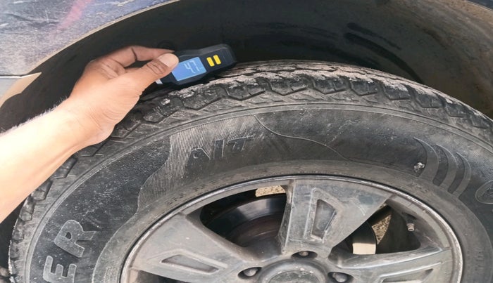 2014 Mahindra XUV500 W8, Diesel, Manual, 1,62,090 km, tyre