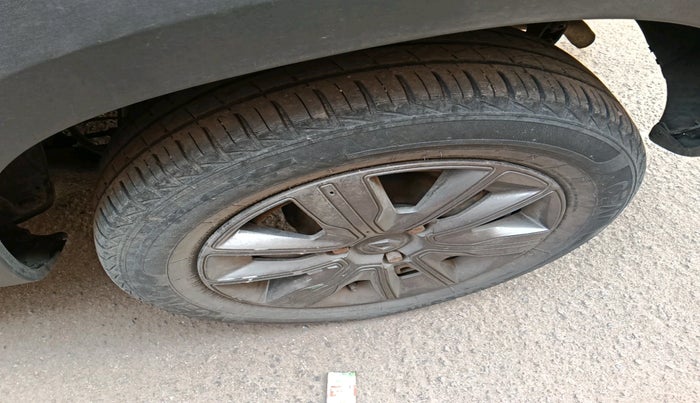 2020 Renault Kwid CLIMBER 1.0 AMT (O), Petrol, Automatic, 59,257 km, tyre